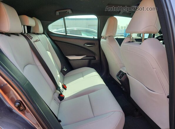 JTHUCJDH4T2015994 2026 LEXUS UX Gray Вид задньої частини салону