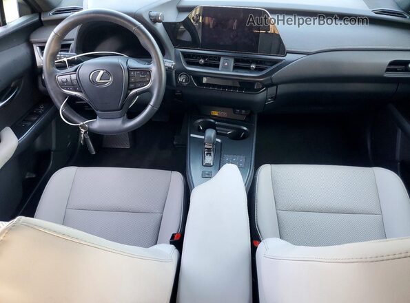 JTHUCJDH8S2012059 2025 LEXUS UX Green Vista del salpicadero