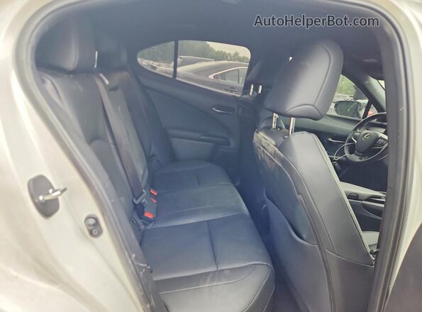 JTHX3JBH0N2055489 2022 LEXUS UX White Vista interior trasera