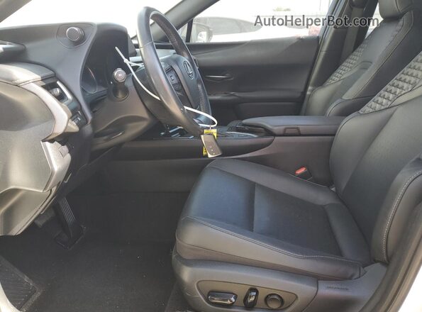 JTHX3JBH6M2041272 2021 LEXUS UX White Вид салону спереду