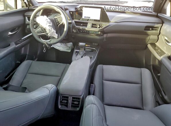JTHX6JBH2R2189837 2024 LEXUS UX Серебряный Вид панели приборов
