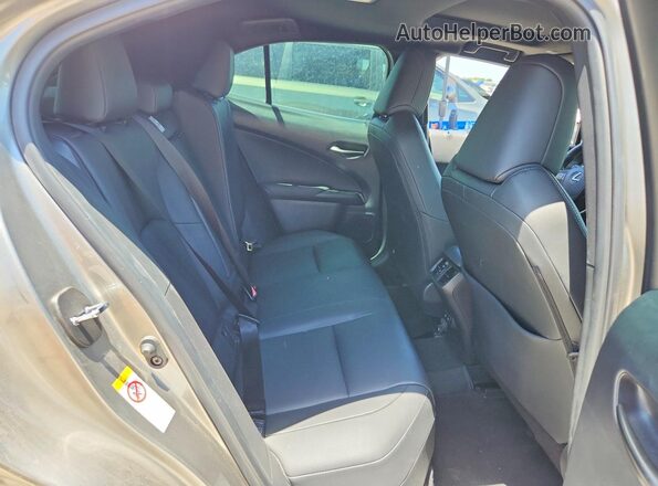 JTHY3JBH8K2019016 2019 LEXUS UX Silver Vista interior trasera