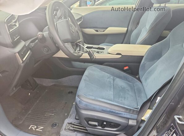 JTJAAAAB8PA020635 2023 LEXUS RZ Gray Widok wnętrza z przodu