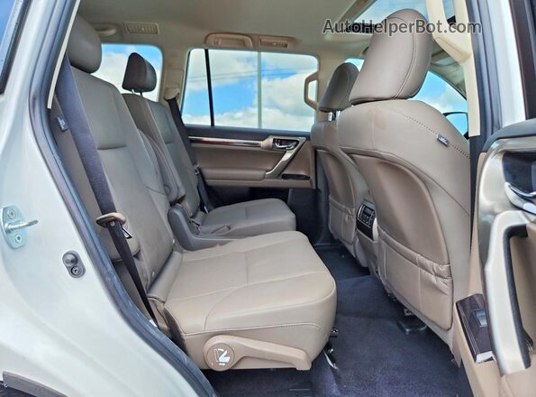 JTJAM7BX6M5276636 2021 LEXUS GX White Vista interior trasera
