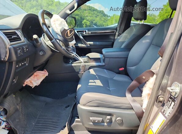 JTJAM7BX6P5373906 2023 LEXUS GX Gray Вид салону спереду