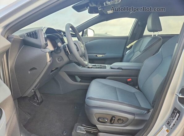 JTJBDADB1TA006982 2024 LEXUS ES Silver Widok wnętrza z przodu