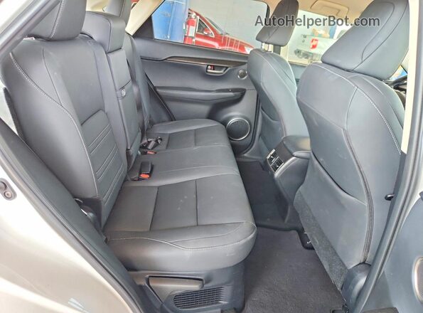 JTJDARBZ2M5022330 2021 LEXUS NX White Widok wnętrza z tyłu