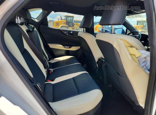 JTJGKCEZ3N5000504 2022 LEXUS NX White Widok tylnych siedzeń