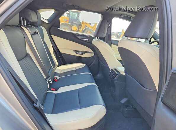 JTJGKCEZ7R2023808 2024 LEXUS NX Silver Vista interior trasera