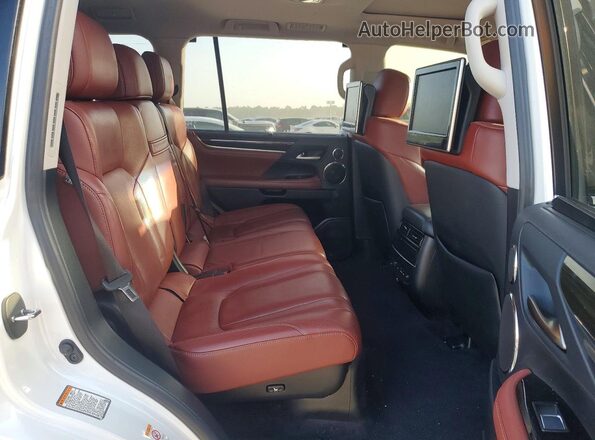 JTJHY7AX4H4236944 2017 LEXUS LX White Widok wnętrza z tyłu