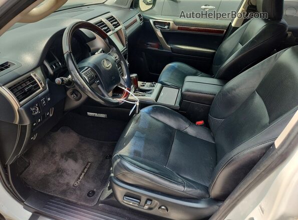 JTJJM7FX8H5154019 2017 LEXUS GX White Front interior view