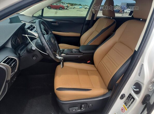 JTJYARBZ3H2078320 2017 LEXUS NX White Widok wnętrza z przodu