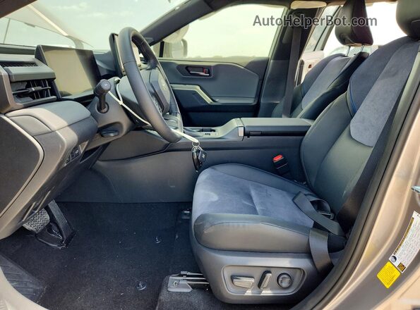 JTM6CRAV6TD003515 2026 TOYOTA RAV4 Silver Սալոնի դիմացի տեսք