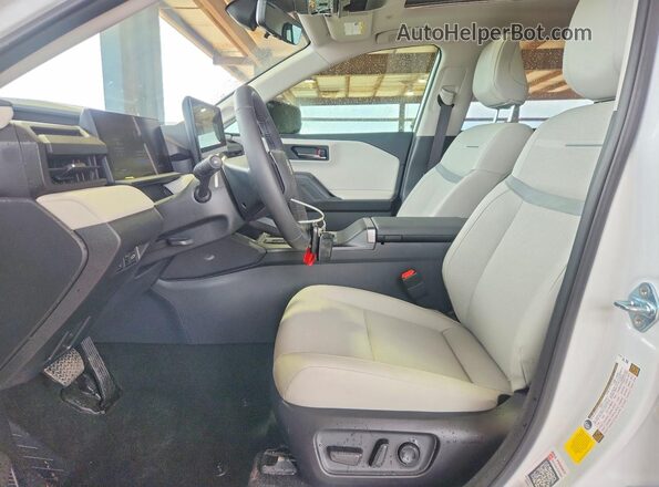 JTM6CRAV9TJ001016 2026 TOYOTA RAV4 White Вид салону спереду