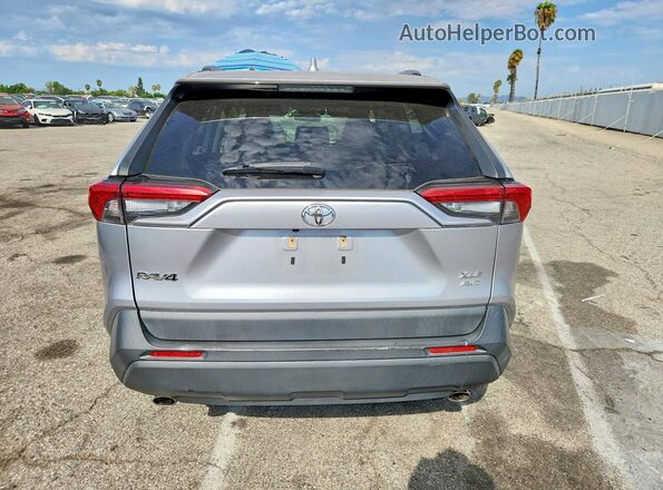 JTMA1RFV5KD511515 2019 TOYOTA RAV4 Silver Widok z tyłu