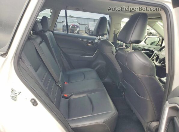 JTMA1RFV6KJ025197 2019 TOYOTA RAV4 White უკანა სალონის ხედი