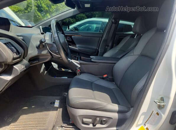 JTMAAAAA3RA037081 2024 TOYOTA BZ4X White Widok wnętrza z przodu