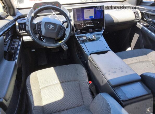 JTMAAAAA7PA000547 2023 TOYOTA BZ4X Черный Вид панели приборов