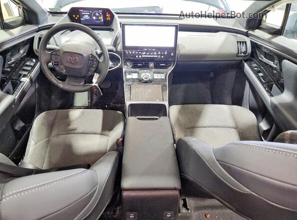 JTMAAAAA9SA067675 2025 TOYOTA BZ4X Gray Vista del salpicadero