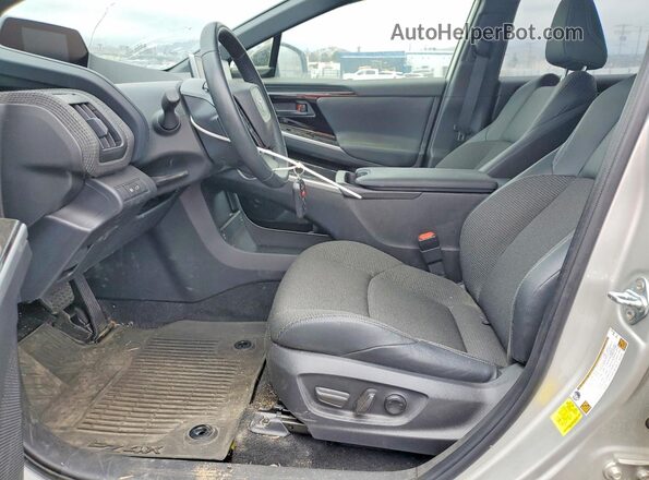 JTMAAAAAXRA049812 2024 TOYOTA BZ4X Silver Սալոնի դիմացի տեսք