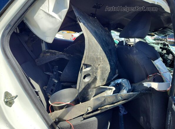 JTMABABAXRA065830 2024 SUBARU SOLTERRA White Widok tylnych siedzeń