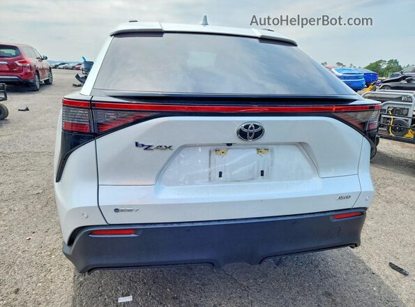 JTMABACA2RA085519 2024 TOYOTA BZ4X White უკანა ხედი