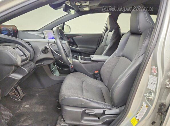 JTMABACAXPA022519 2023 TOYOTA BZ4X Серебряный Вид салона спереди