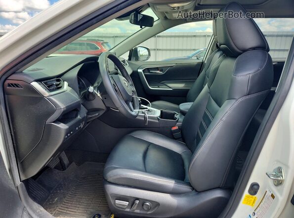 JTMB6RFV2ND063776 2022 TOYOTA RAV4 White Front interior view