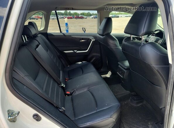 JTMB6RFV2ND063776 2022 TOYOTA RAV4 White Rear seats view