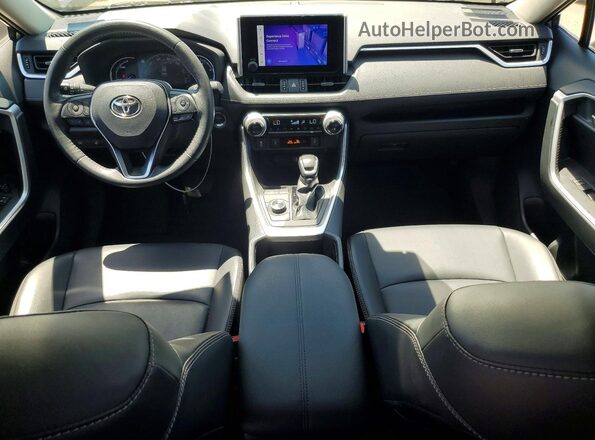 JTMB6RFV7RD137621 2024 TOYOTA RAV4 Gray Вид панелі приладів