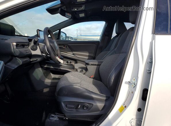 JTMBCAEB0TJ014740 2026 TOYOTA BZ White Սալոնի դիմացի տեսք