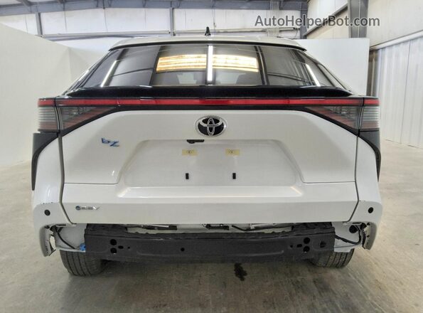 JTMBCAEB8TA005364 2026 TOYOTA BZ White Vista trasera