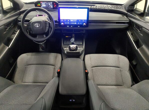 JTMBCAEB8TA005364 2026 TOYOTA BZ White Vista del salpicadero