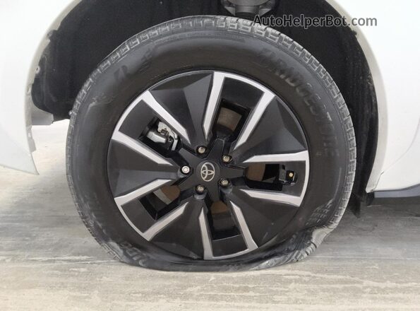 JTMBCAEB8TA005364 2026 TOYOTA BZ White 