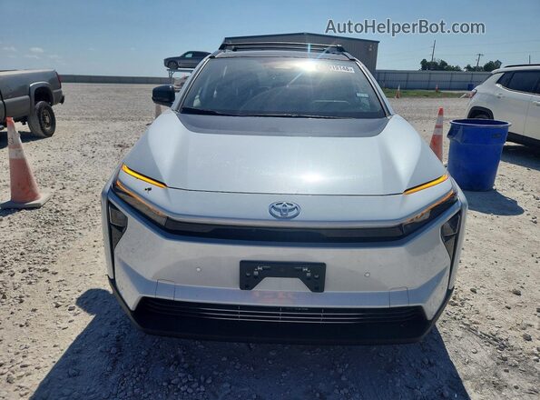 JTMBCAEBXTJ007147 2026 TOYOTA BZ White Widok z przodu