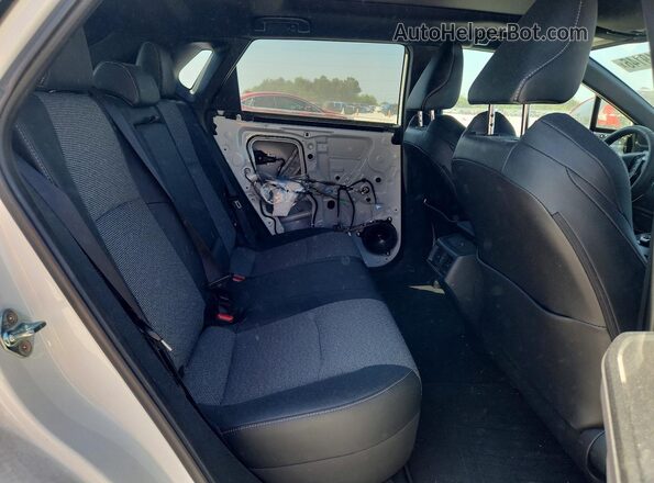 JTMBCAEBXTJ007147 2026 TOYOTA BZ White Widok tylnych siedzeń