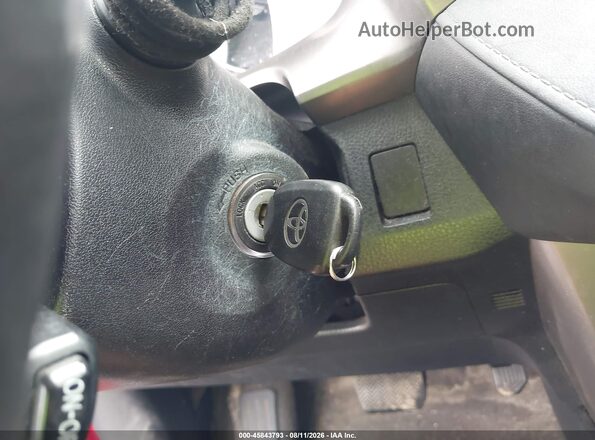JTMBFREV9GJ073792 2016 TOYOTA RAV4 Red Widok deski rozdzielczej