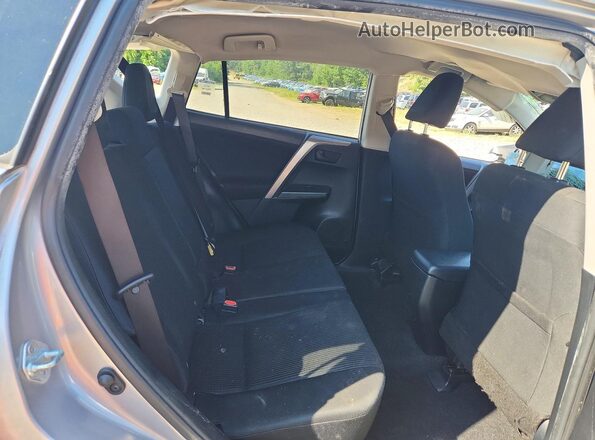 JTMBFREV9JD253523 2018 TOYOTA RAV4 Silver Հետևի նստատեղերի տեսք