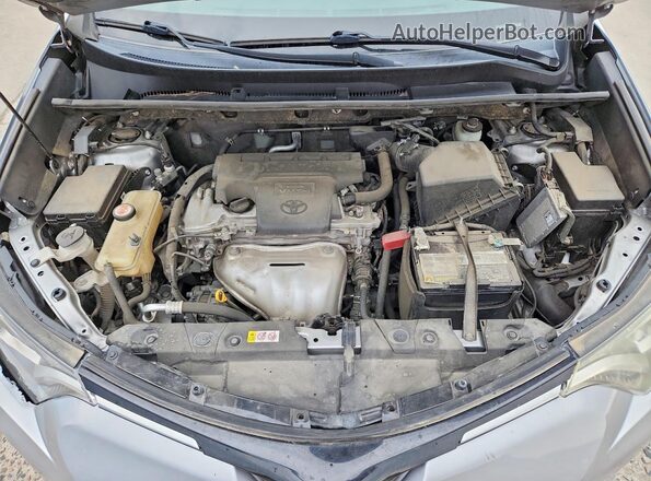 JTMBFREV9JJ257475 2018 TOYOTA RAV4 Silver Vista del compartimento del motor
