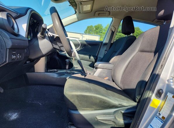 JTMBFREVXJD230039 2018 TOYOTA RAV4 Silver Вид салону спереду