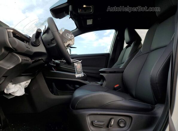 JTMBGAHB4TY601532 2026 TOYOTA BZ White Widok wnętrza z przodu