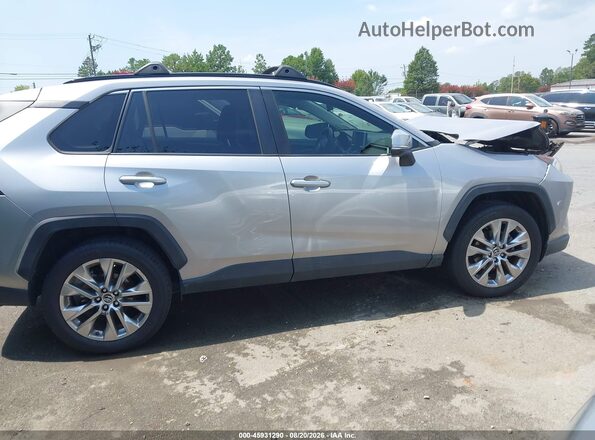 JTMC1RFV2KD021333 2019 TOYOTA RAV4 Серебряный Вид задней части салона