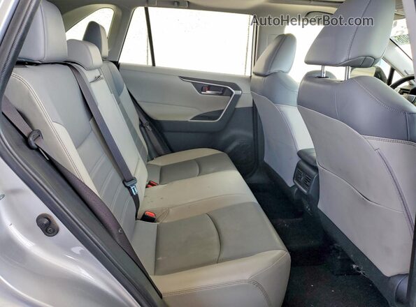 JTMC1RFV4KD030339 2019 TOYOTA RAV4 Gray Vista interior trasera