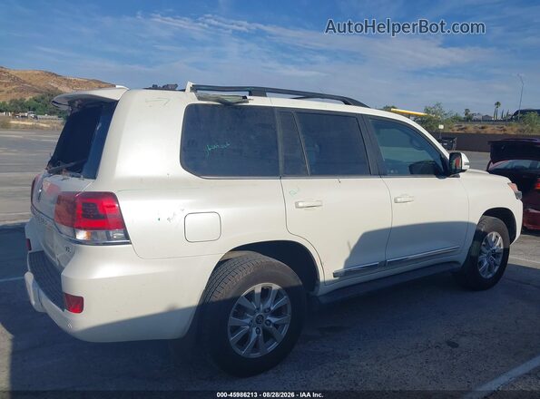 JTMCY7AJ7G4046076 2016 TOYOTA LAND CRUISER White Widok wnętrza z tyłu