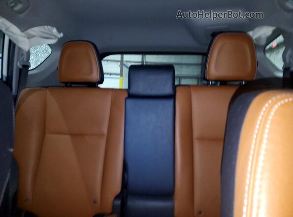 JTMDFREV2JJ231406 2018 TOYOTA RAV4 White Vista de los asientos traseros
