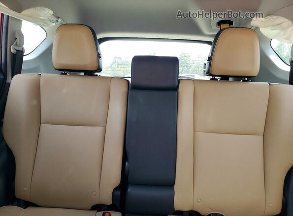 JTMDFREV4HJ171073 2017 TOYOTA RAV4 Red Widok tylnych siedzeń