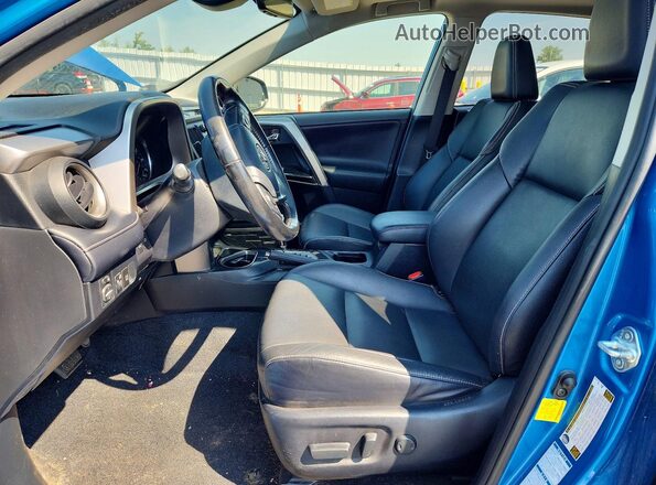 JTMDFREV8JJ207675 2018 TOYOTA RAV4 Blue წინა სალონის ხედი