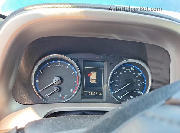 JTMDFREV8JJ207675 2018 TOYOTA RAV4 Blue ხელსაწყოთა პანელის ხედი