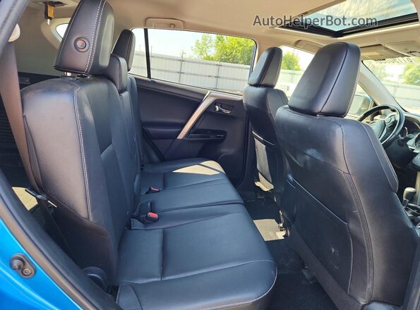 JTMDFREV8JJ207675 2018 TOYOTA RAV4 Blue უკანა სალონის ხედი