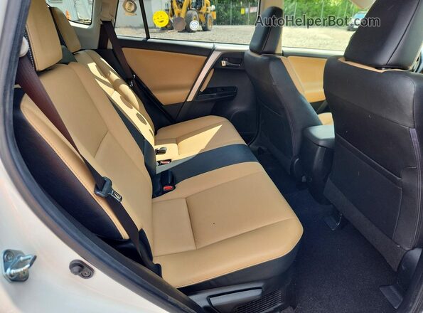 JTMDJREV1GD003452 2016 TOYOTA RAV4 White Widok wnętrza z tyłu